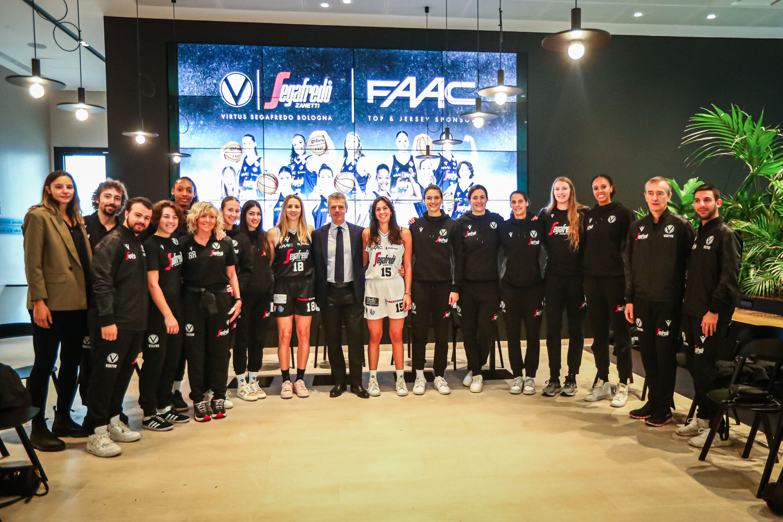 Presentazione ufficiale in FAAC della Virtus Segafredo Bologna di basket femminile